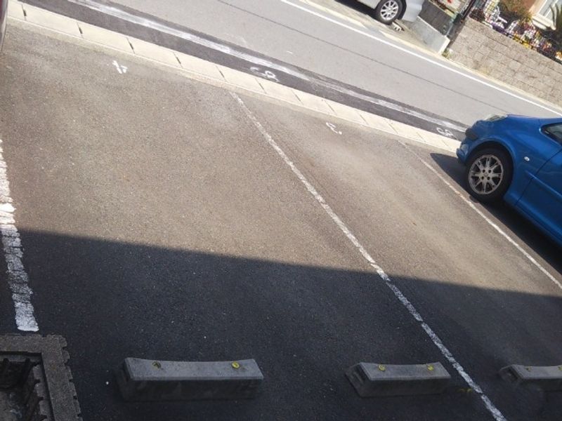 レオパレス六呂丸 駐車場