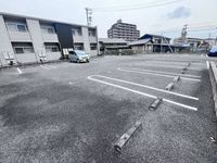クレイノ八重 駐車場