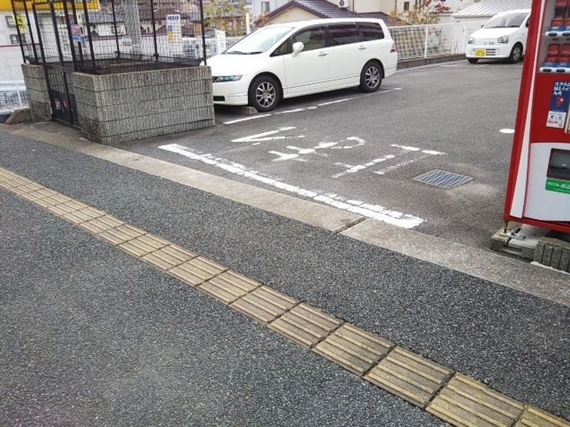 レオパレスＧｒｏｓｓｏ 駐車場