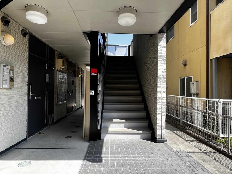 レオパレスフーカ月見町 エントランス
