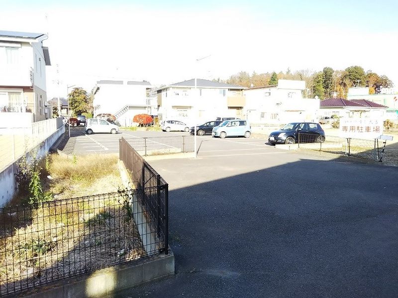 レオパレスレイン 駐車場