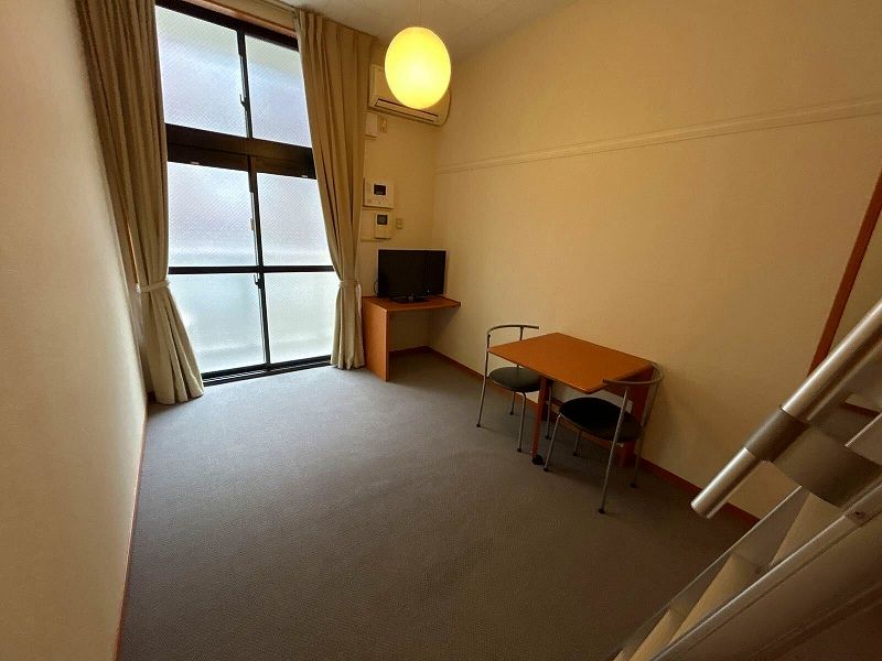 レオパレスボヌール 居間