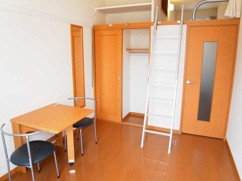 レオパレスルーチェ 居間