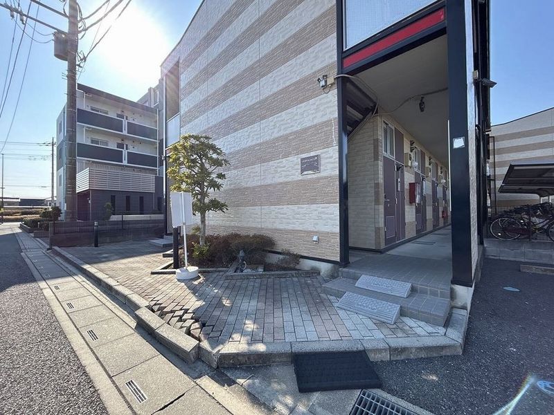 レオパレスＳＴフロント指扇 エントランス