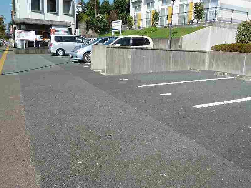 レオパレスハーミットクラブ 駐車場
