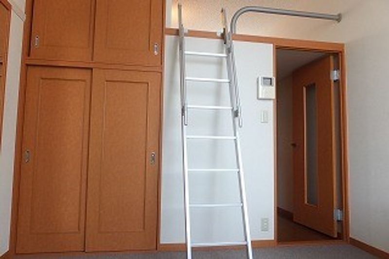 レオパレス司 居間