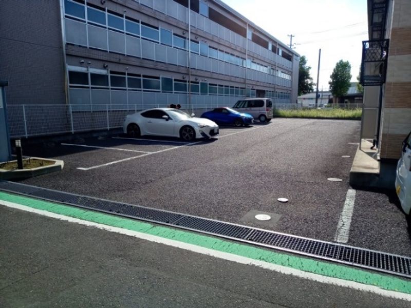 レオパレスＳＵＮ　サン　小原田 駐車場