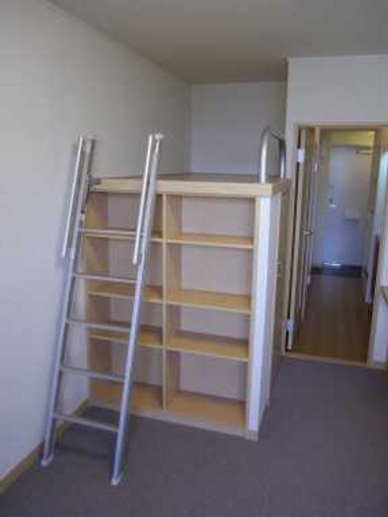 レオパレスリラ大南 居間