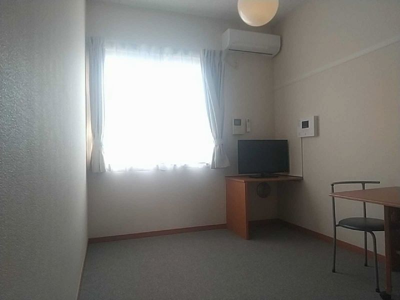 レオパレスフィオラ 居間