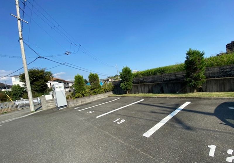 レオパレスピュアホワイト 駐車場