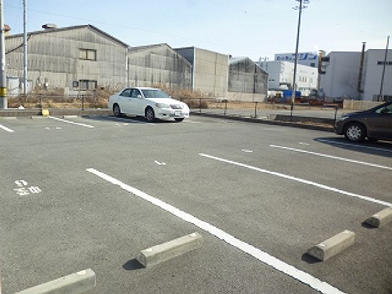 レオパレス阿保 駐車場