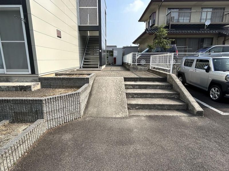 レオパレスコンフォールⅡ エントランス