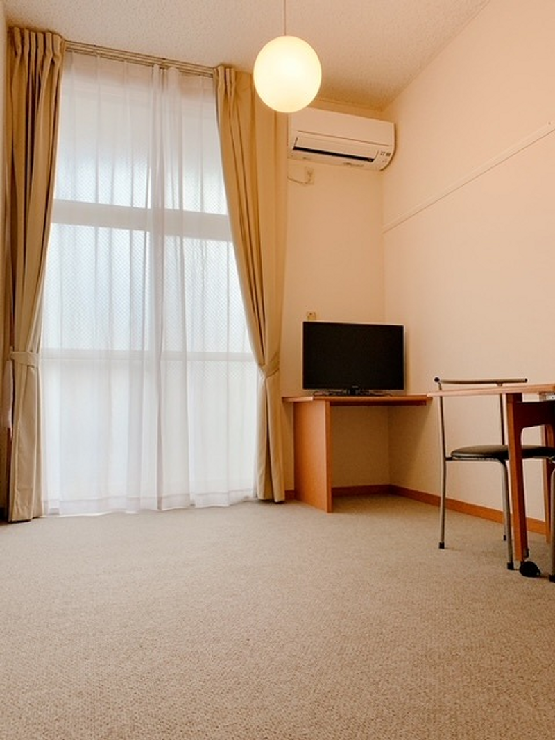 レオパレスＺｅｐｈｙｒ 居間