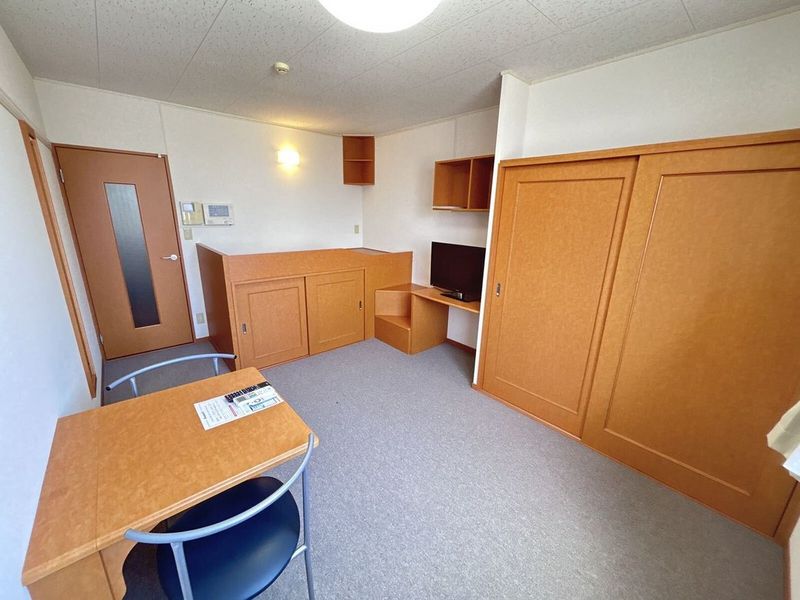 レオパレスレイクサイド平塚 居間