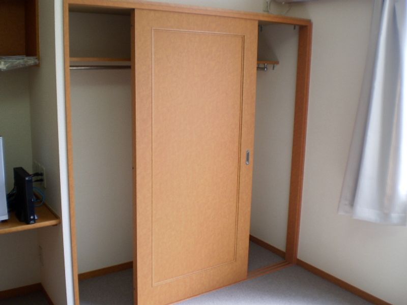 レオパレスアミティエ 収納