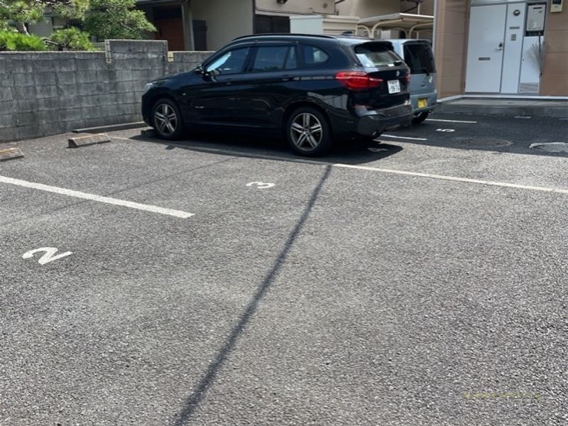 レオパレスグローリーＢ 駐車場