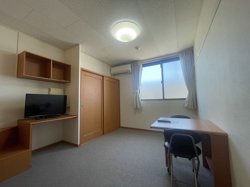 レオパレスレイクサイド平塚 居間
