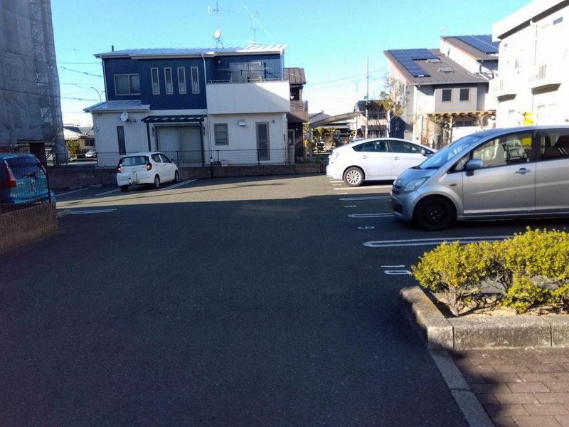 レオパレスワールド 駐車場