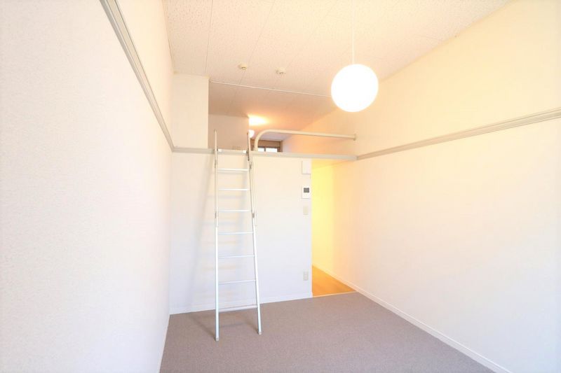 レオパレスイシナダ 居間