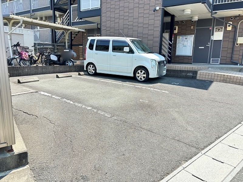 レオパレスさくら坂 駐車場