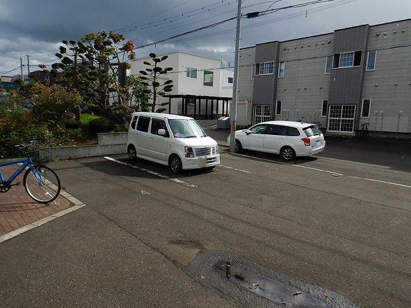 レオパレスＡｉｋｏ 駐車場