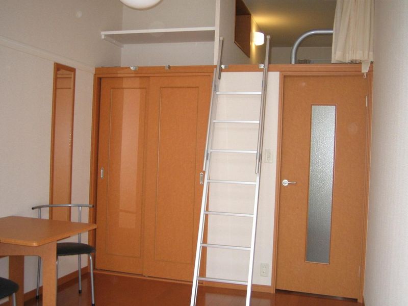 レオパレスアンテパサード原町 収納