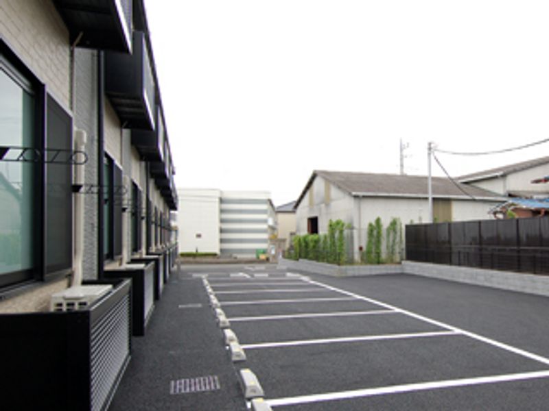 レオパレスボンジュールⅣ 駐車場