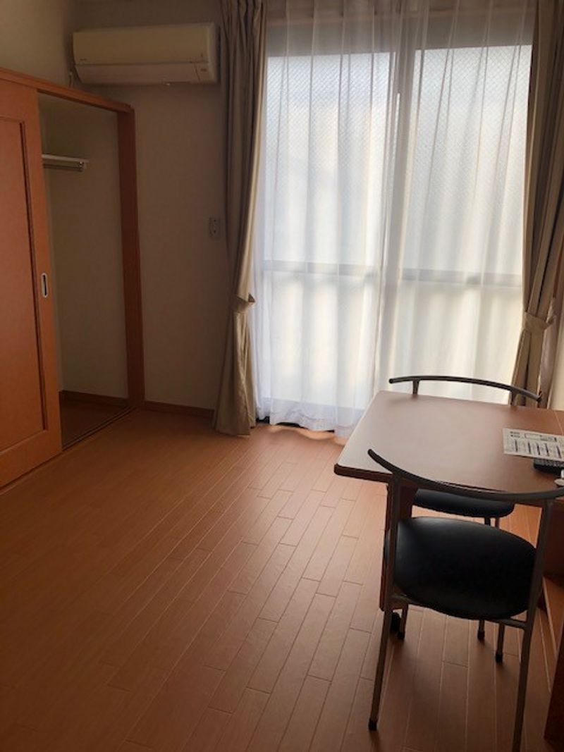 レオパレスシティバル 居間