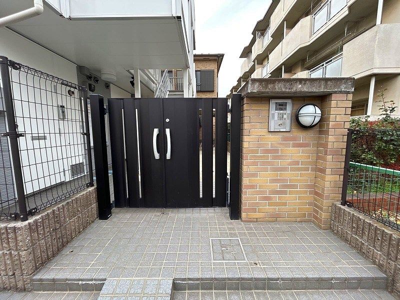 レオパレスポラリス エントランス