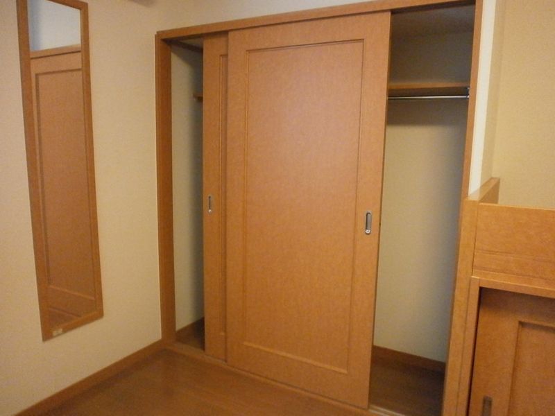 レオパレスサンウッドⅢ 収納