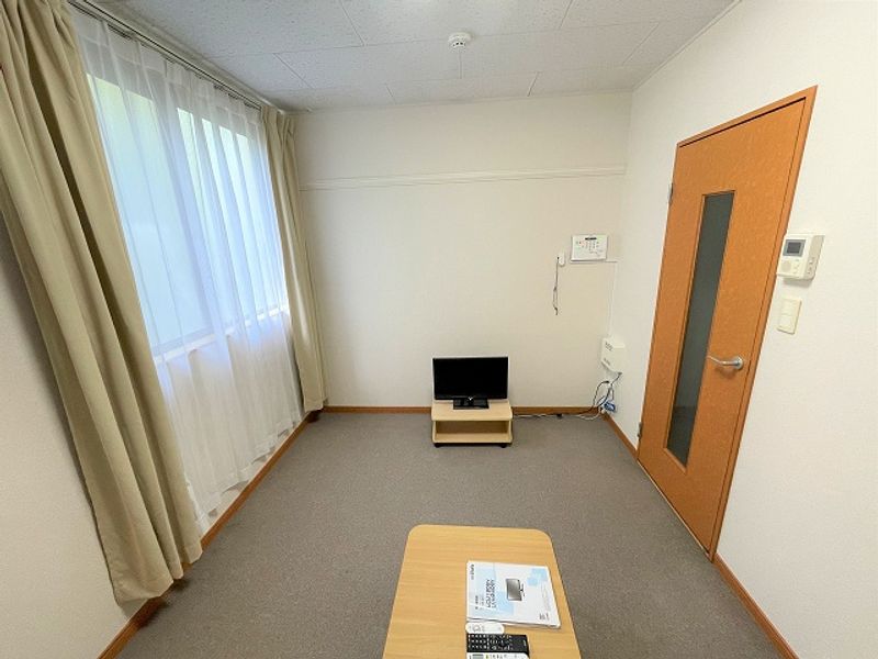 レオパレスグリーンハイツ 居間