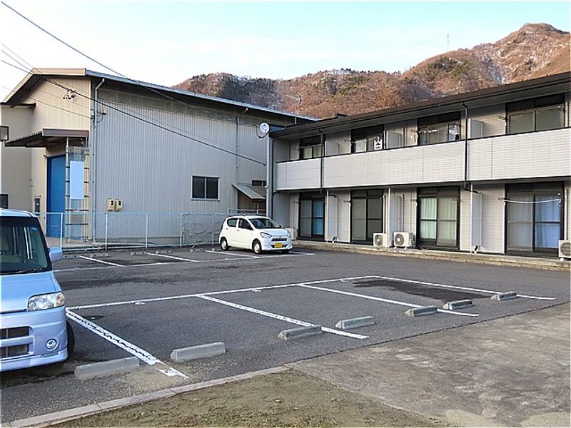 レオパレスコンフォール 駐車場