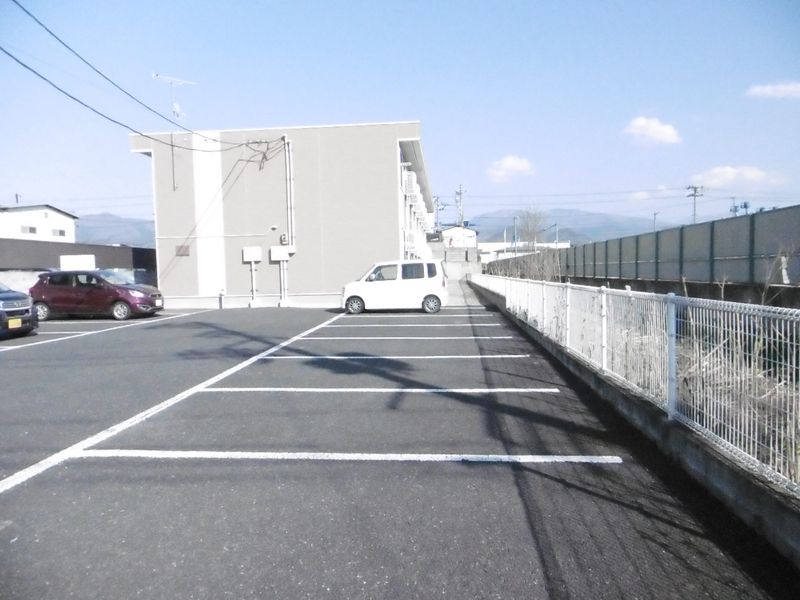 レオパレスセゾン　ド　ジョア 駐車場