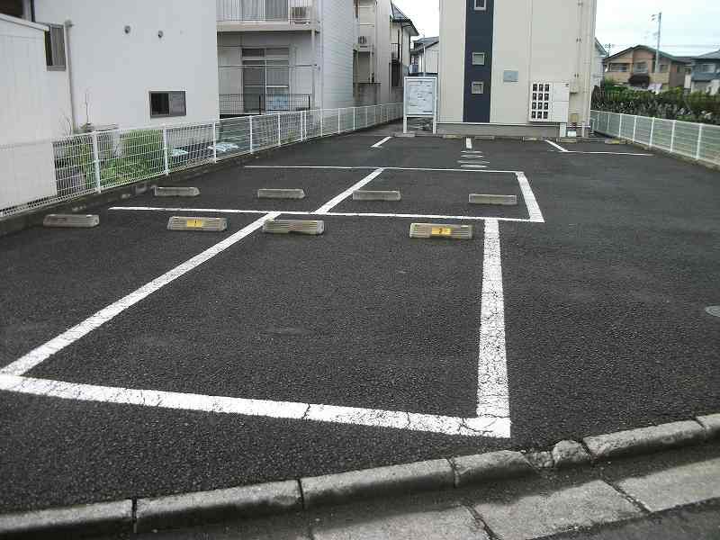 レオネクスト向光白 駐車場