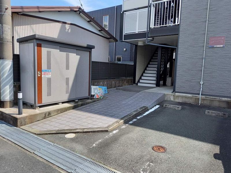 レオパレスオレンジＦ 駐車場