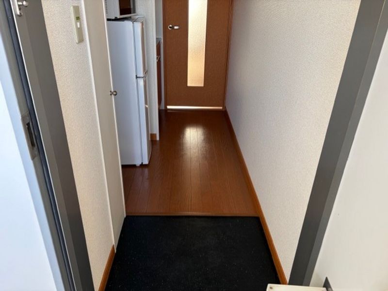 レオパレスファミール 玄関