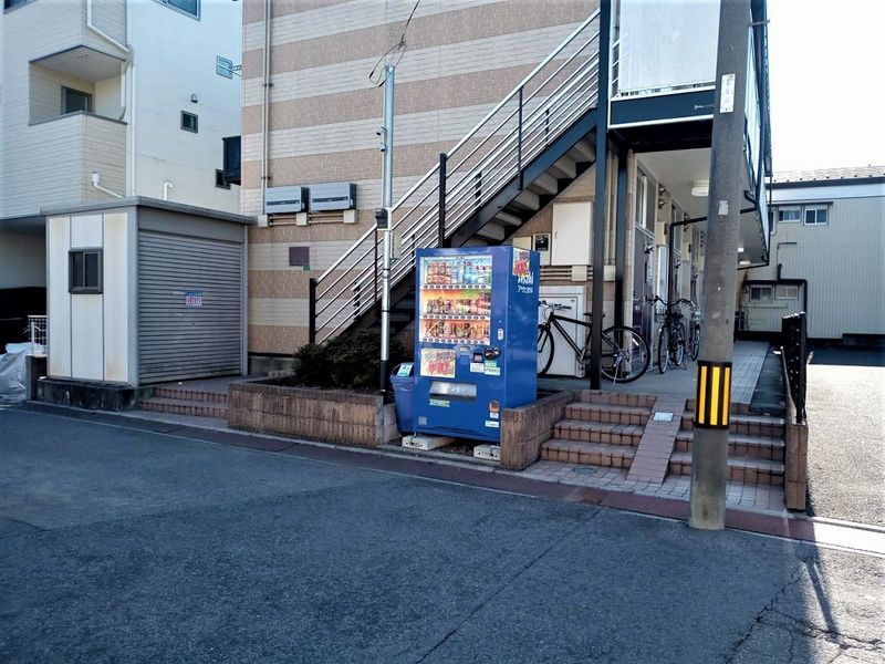 レオパレスＥＳＴ エントランス