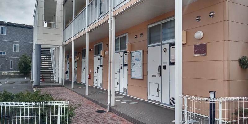 レオパレス中川 玄関