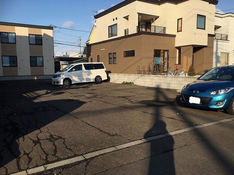 レオパレスフリーダ北５０条 駐車場