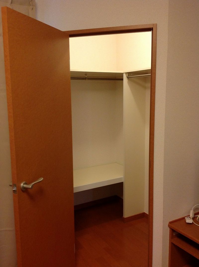 レオパレスフトゥーロ 収納