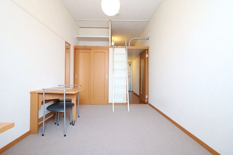 レオパレス丸の木 居間