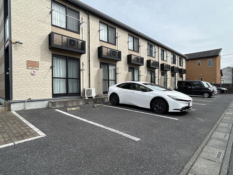 レオパレス日の出 駐車場