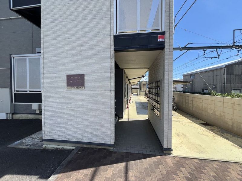 レオパレス松山保免 エントランス
