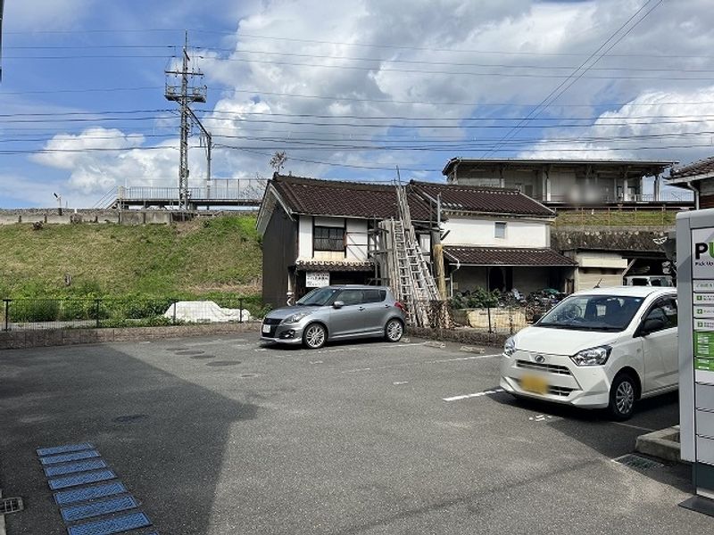 レオネクストリバーサイド柏原 駐車場