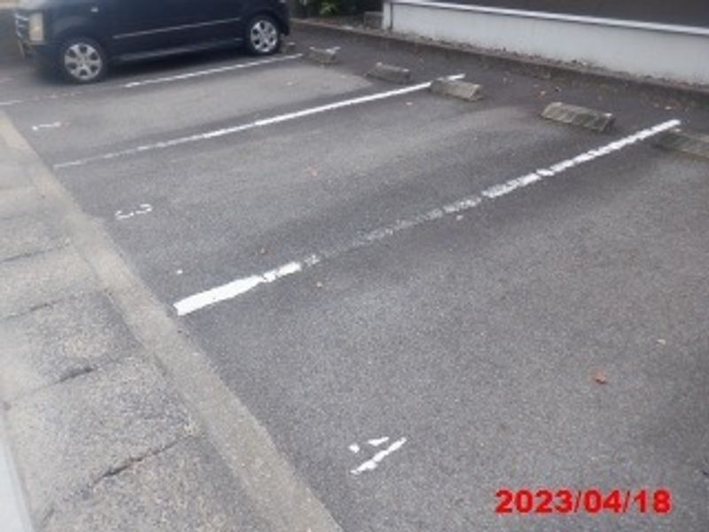 レオパレス７７３ 駐車場