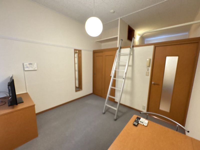 レオパレスエクレール 居間
