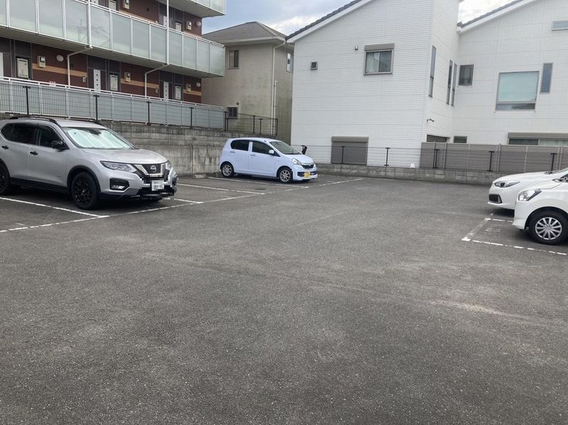 レオネクストトンゴーノ 駐車場