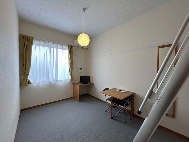 レオパレスジュネス神田 居間