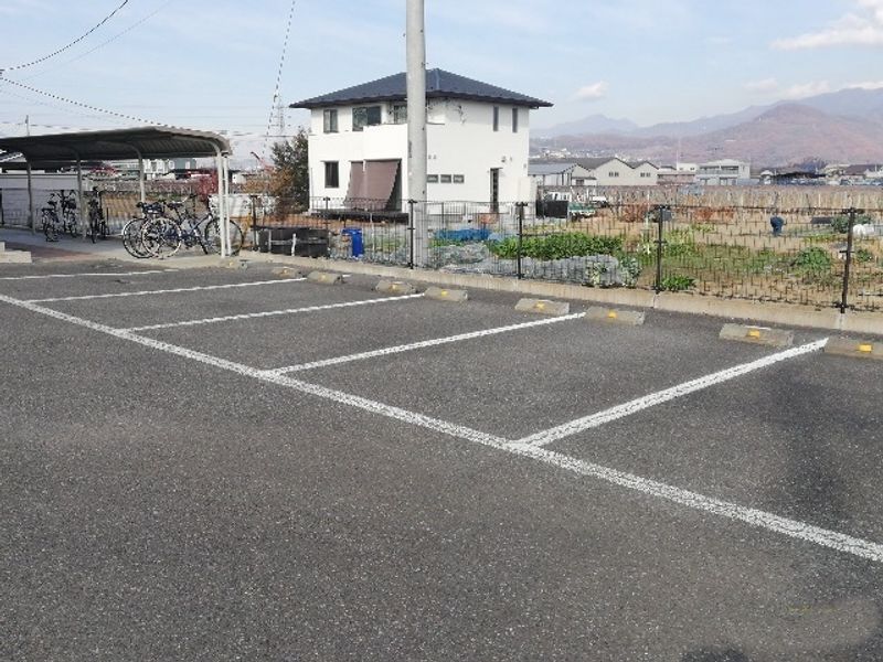 レオパレスステビアⅠ 駐車場