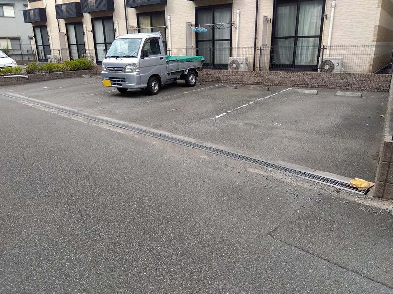 レオパレスカルカソンヌ 駐車場